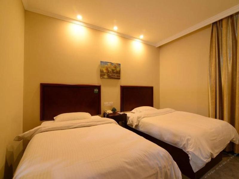 Greentree Inn Jiangsu Zhenjiang Dingmao Industrial Park Wode Square Express Hotel Екстериор снимка