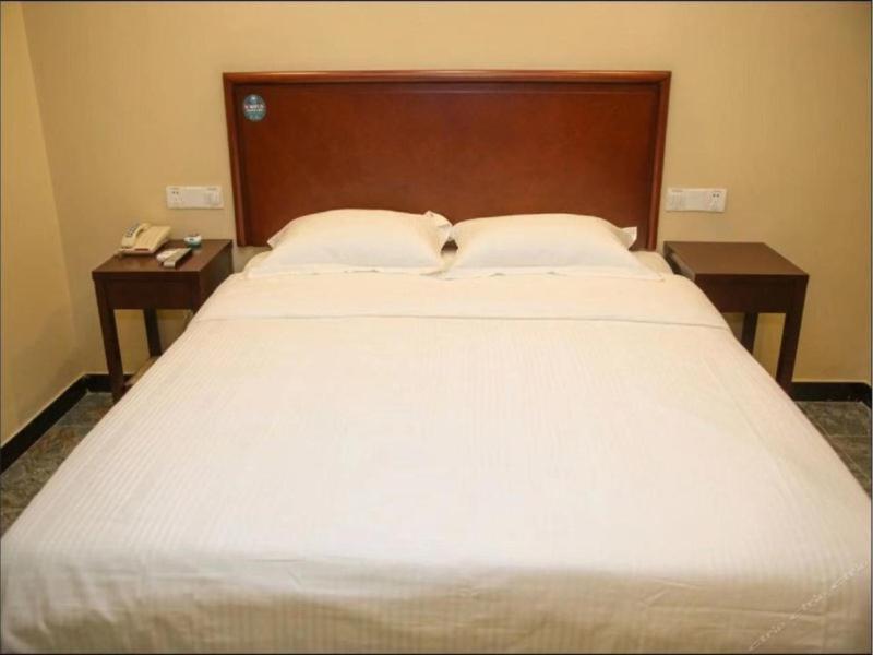Greentree Inn Jiangsu Zhenjiang Dingmao Industrial Park Wode Square Express Hotel Екстериор снимка