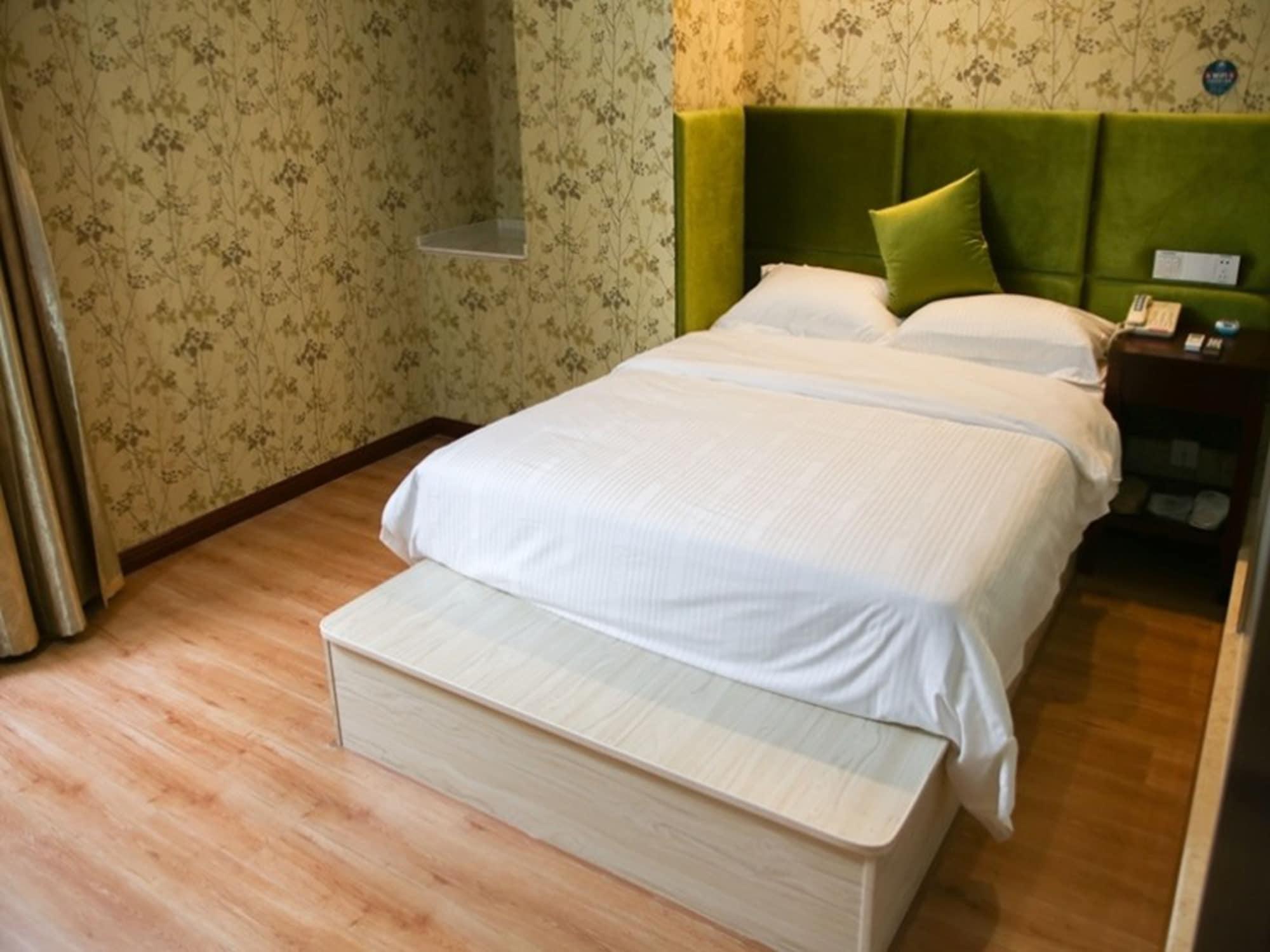 Greentree Inn Jiangsu Zhenjiang Dingmao Industrial Park Wode Square Express Hotel Екстериор снимка
