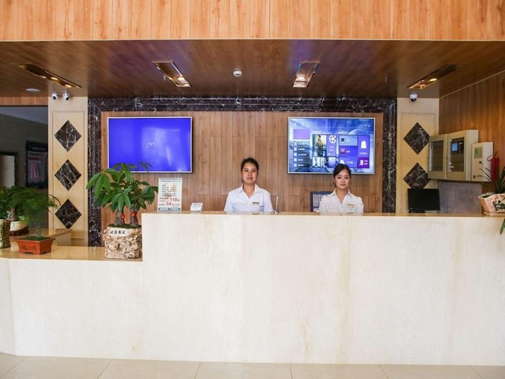 Greentree Inn Jiangsu Zhenjiang Dingmao Industrial Park Wode Square Express Hotel Екстериор снимка