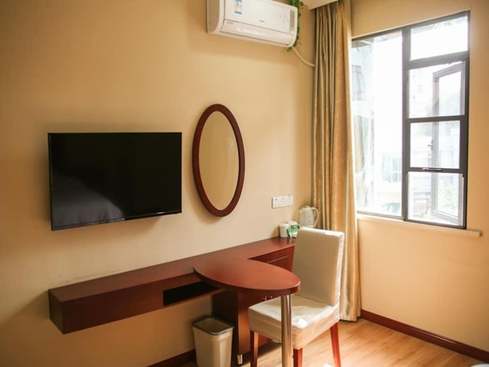 Greentree Inn Jiangsu Zhenjiang Dingmao Industrial Park Wode Square Express Hotel Екстериор снимка