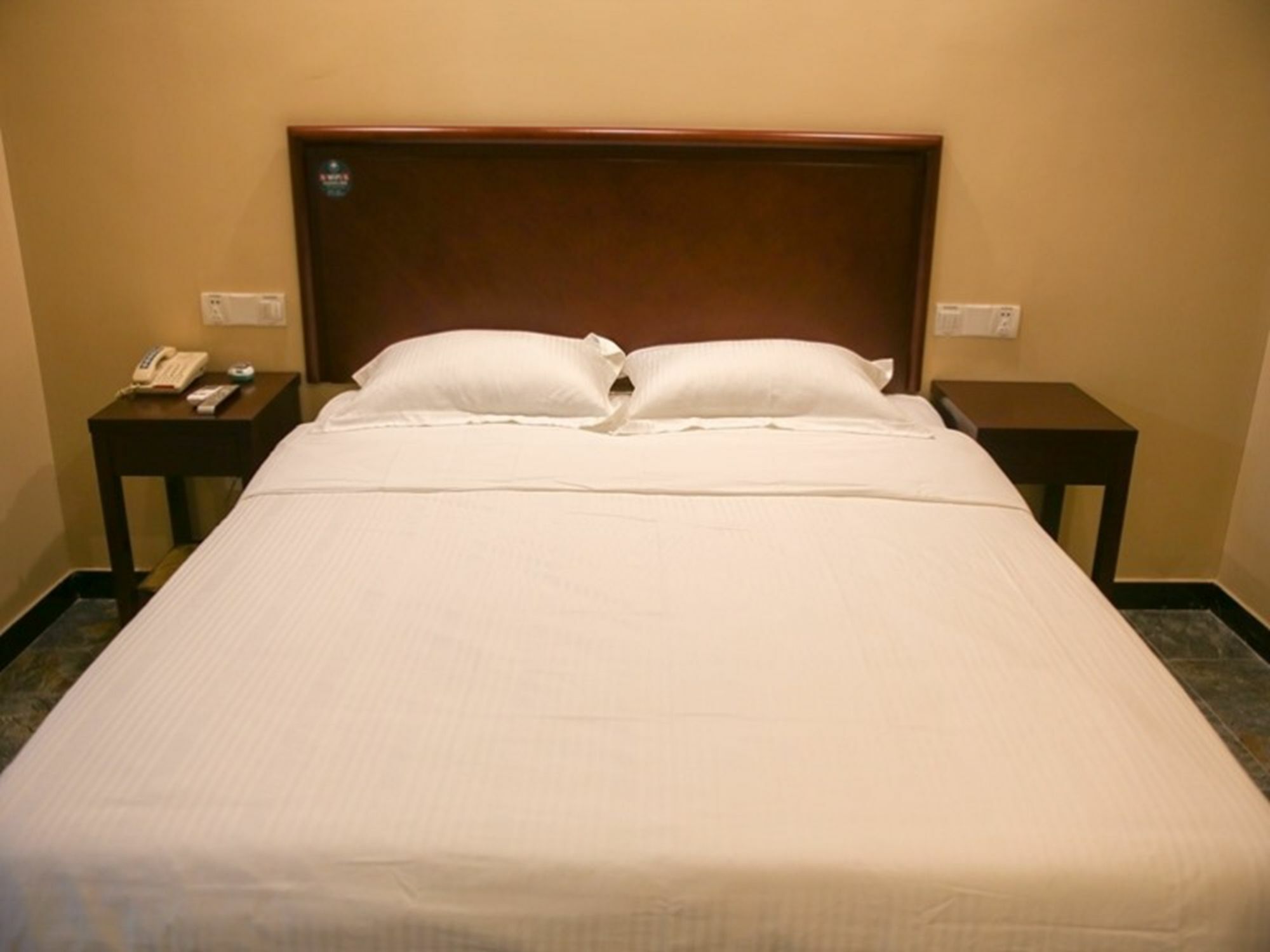 Greentree Inn Jiangsu Zhenjiang Dingmao Industrial Park Wode Square Express Hotel Екстериор снимка