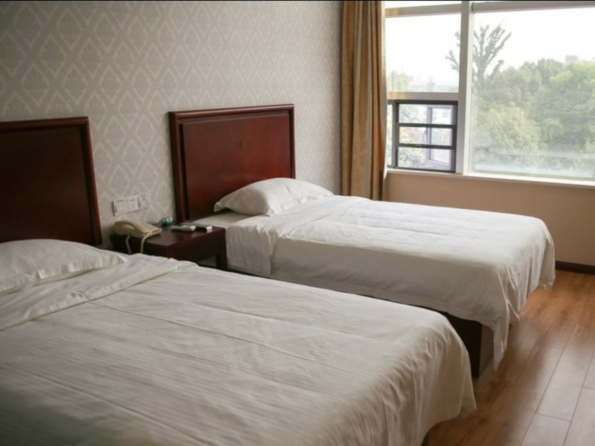 Greentree Inn Jiangsu Zhenjiang Dingmao Industrial Park Wode Square Express Hotel Екстериор снимка
